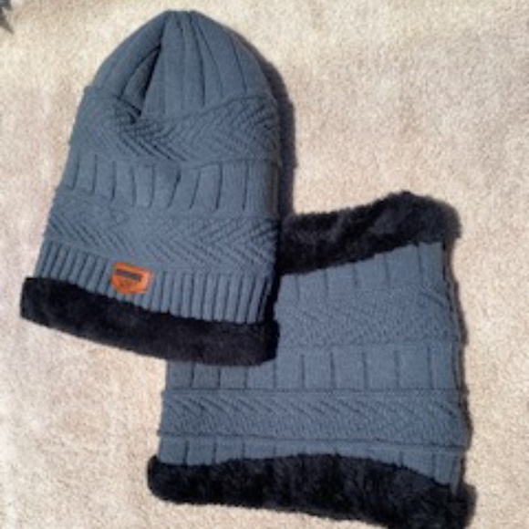 SONG TING Accessories - NWOT SONG TING WINTER CAP AND NECK WARMER